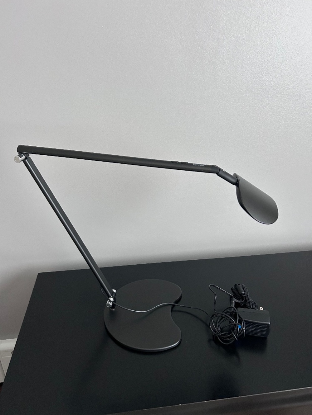 Workrite Ergonomics Astra LED desk light lamp